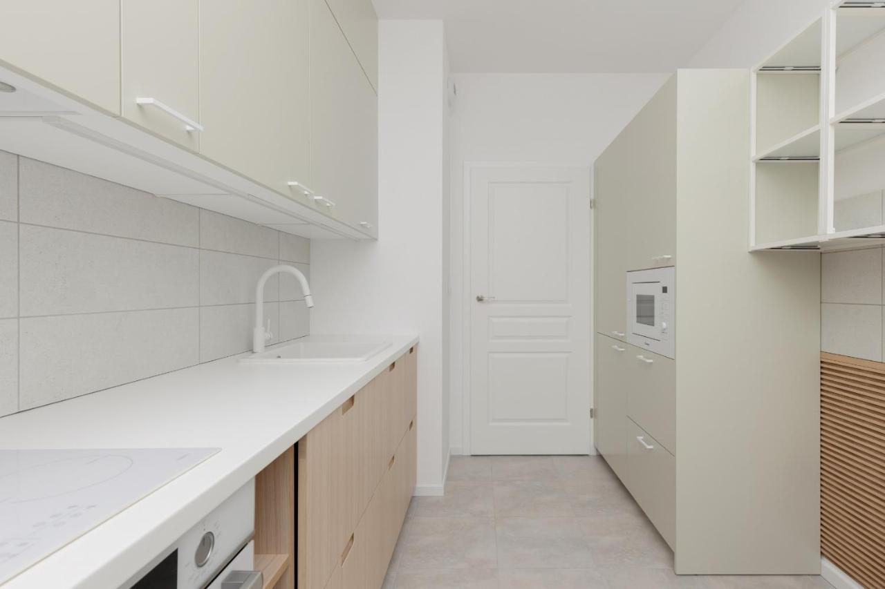 Stacja Wola Apartments With Parking By Noclegi Renters 바르샤바 외부 사진